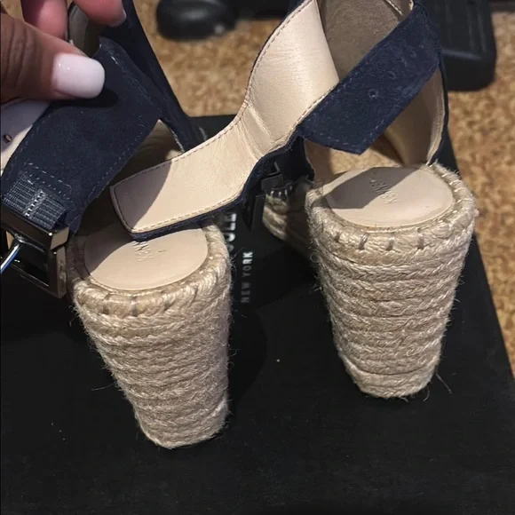 Kenneth Cole Navy Wedge Sandals. Size 7.5 preloved - Picture 7 of 16